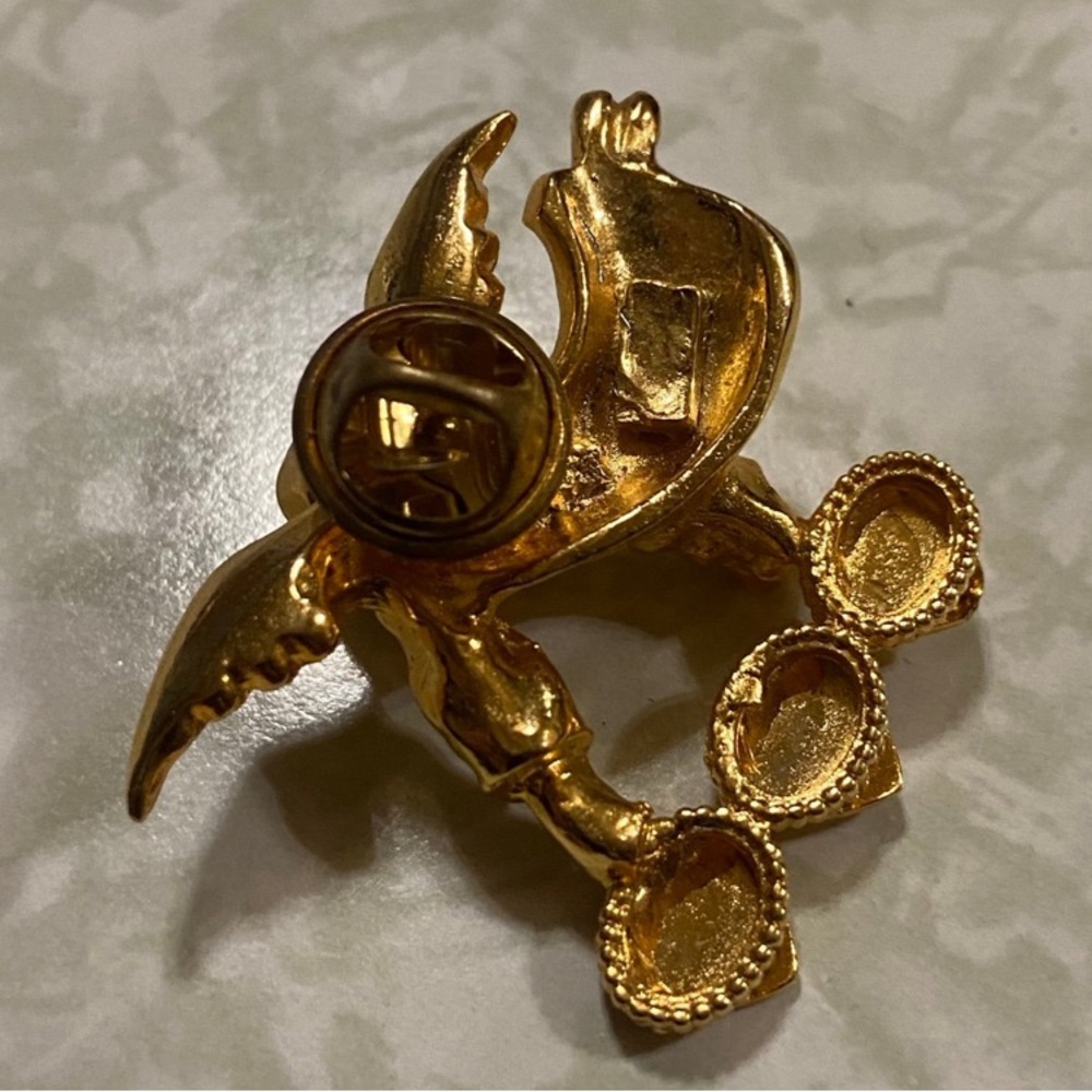 Vintage Gold Tone MOM Angel Lapel Pin #7974 - Picture 2 of 7